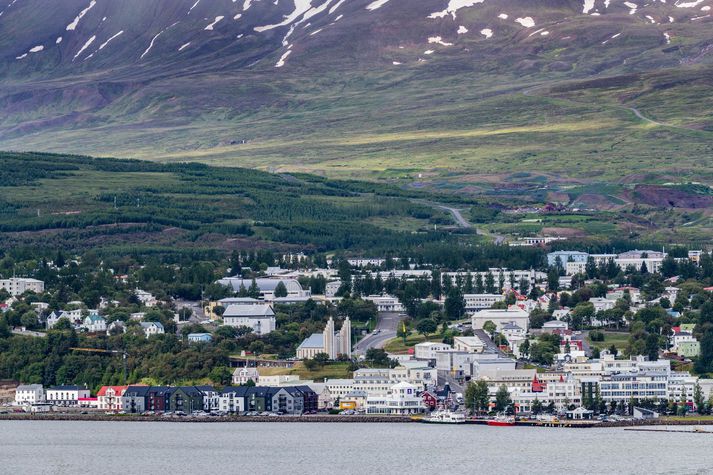 Brot mannsins áttu sér stað á heimili konunnar á Akureyri í janúar 2022.