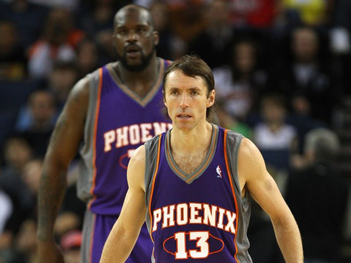 Steve Nash og Shaquille O'Neal.