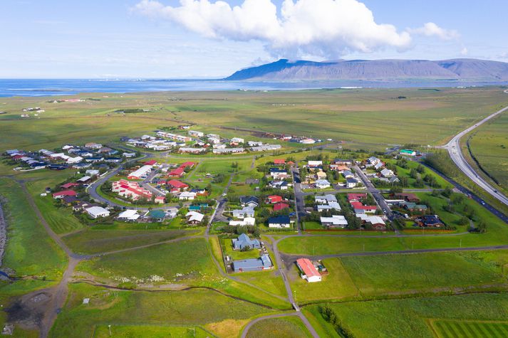 Fjöldahjálparmiðstöð hefur verið opnuð í Klébergsskóla á Kjalarnesi vegna slyssins. 