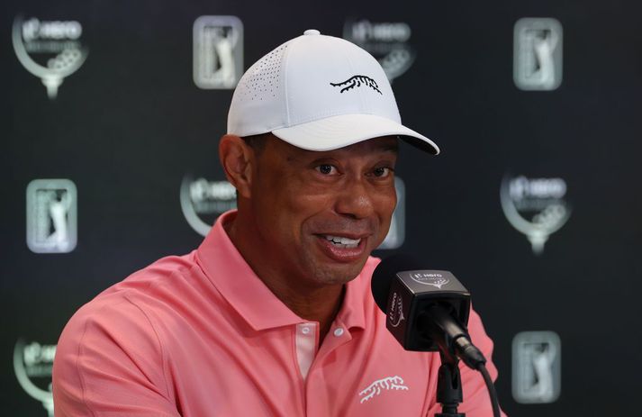 Tiger Woods var léttur í bragði á blaðamannafundi á Bahamaeyjum.