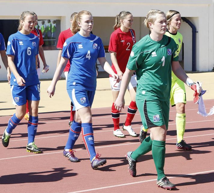 Þóra B. Helgadóttir fór fyrir liðinu í sínum 100. landsleik.