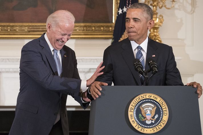 Biden varð afar hrærður þegar Obama kom honum á óvart með þessum mikla heiðri.