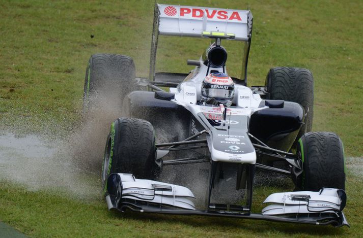 Aðstæður voru mjög erfiðar í Melbourne og Bottas fór útaf eins og aðrir.