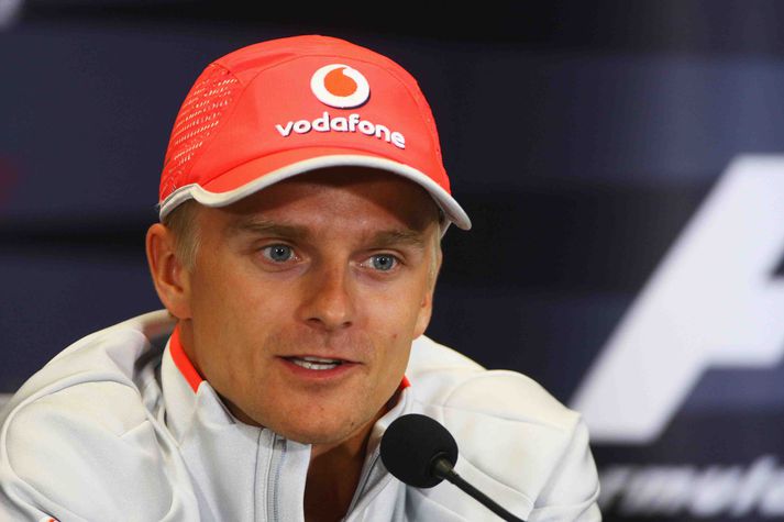 Heikki Kovalainen frá Finnlandi ekur hjá McLaren við hlið Lewis Hamilton.