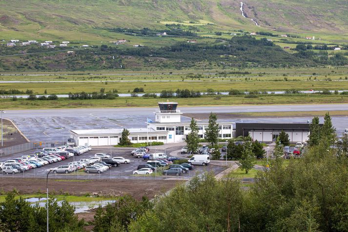 Ekki gert af því að enginn möguleiki sé á annarri flugbraut á Akureyri, Egilsstöðum og Ísafirði.