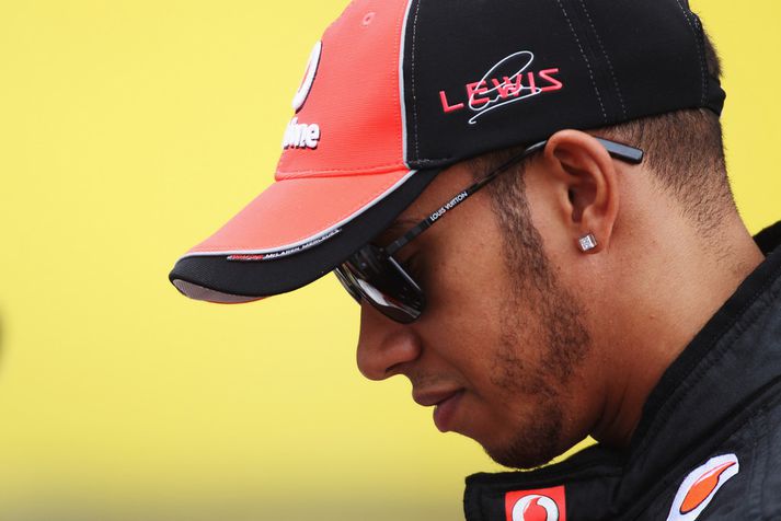 Breski formúluökumaðurinn Lewis Hamilton ætlar að flytjast búferlum frá Sviss til Mónakó en Lewis hefur búið í Sviss frá árinu 2007