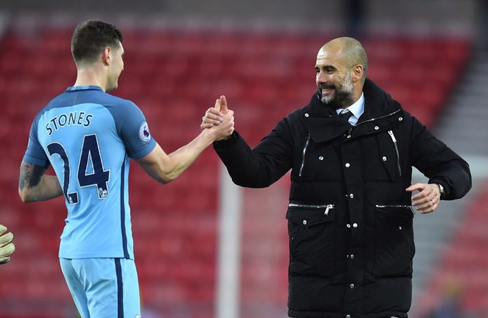 Pep með hinum rándýra John Stones.