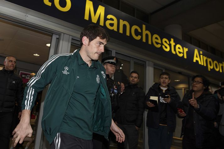 Iker Casillas á flugvellinum í Manchester.