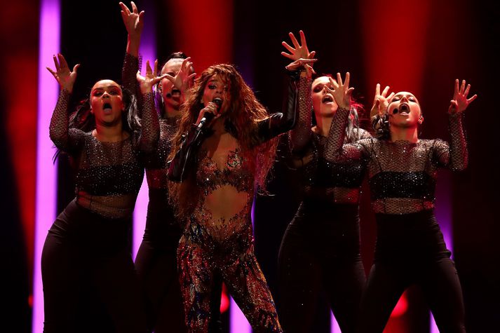 Hin kýpverska Eleni Foureira ásamt dönsurum sínum á æfingu í Lissabon í gær.