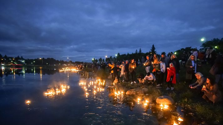 Frá athöfninni við Reykjavíkurtjörn í gær.