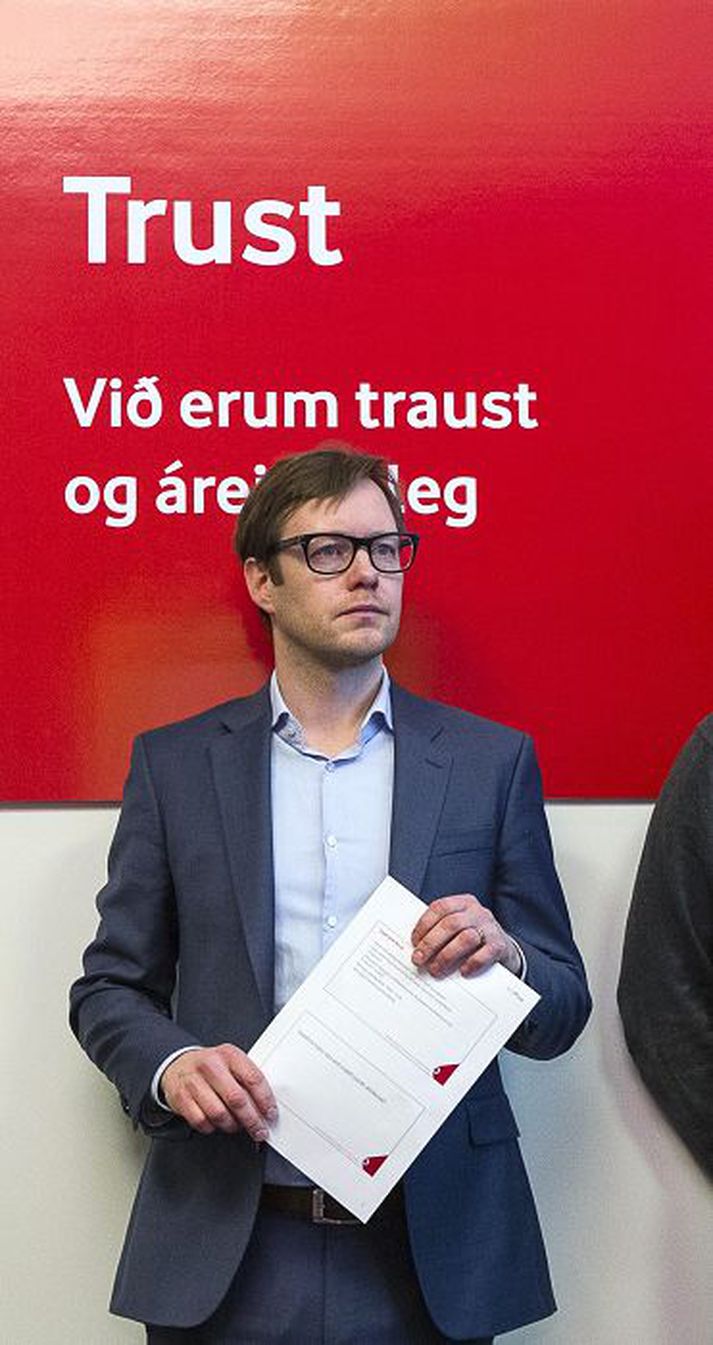 Upplýsingafulltrúi Vodafone segir fyrirtækið hafa óskað eftir upplýsingum frá öðrum símafyrirtækjum.