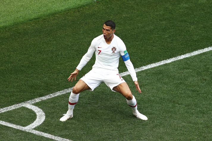 Cristiano Ronaldo fagnar fyrsta marki leiksins.