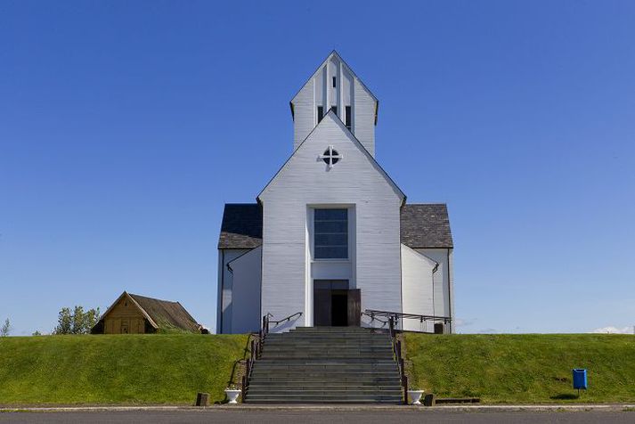 Staðsetning Þorláksbúðar við hlið Skálholtskirkju og sögulegt gildi búðarinnar er umdeilt.