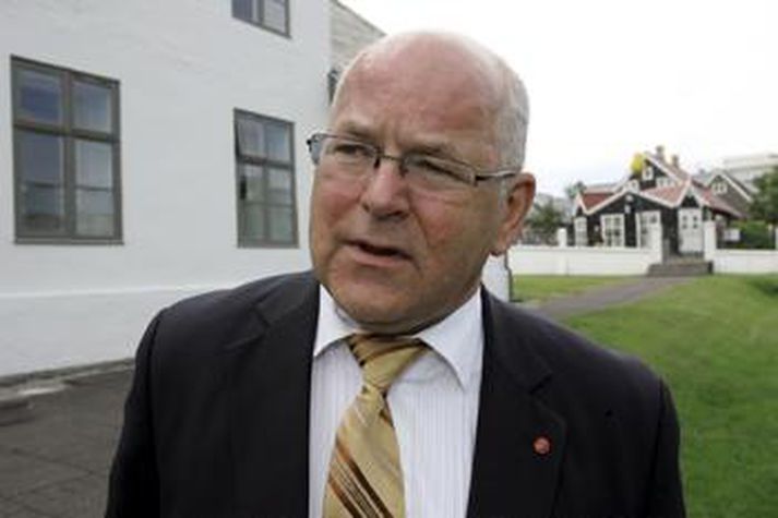 Kristján L. Möller samgönguráðherra. 