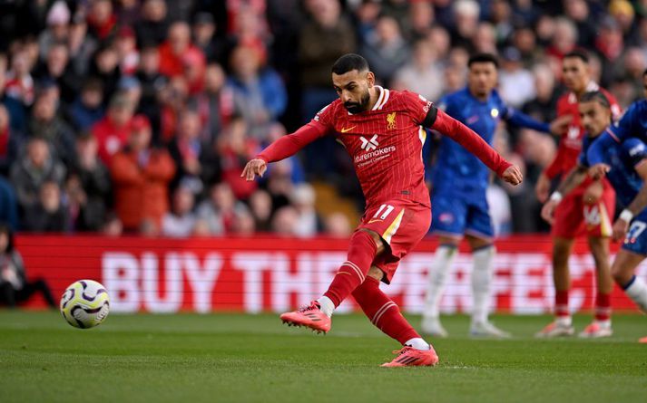 Mohamed Salah skoraði fyrsta mark leiksins úr vítaspyrnu