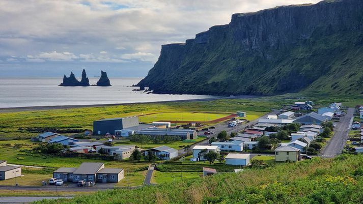 Gera má ráð fyrir allt að sextán stiga hita þegar best lætur syðst á landinu.