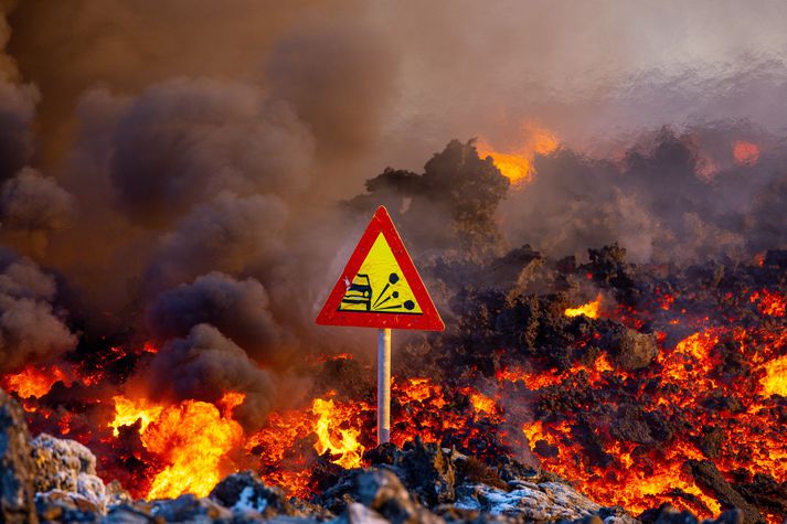 Hraunstraumar valda álagi á varnargarða.