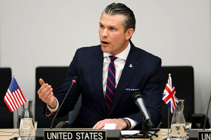 Pete Hegseth í höfuðstöðvum NATO í Brussel í dag.