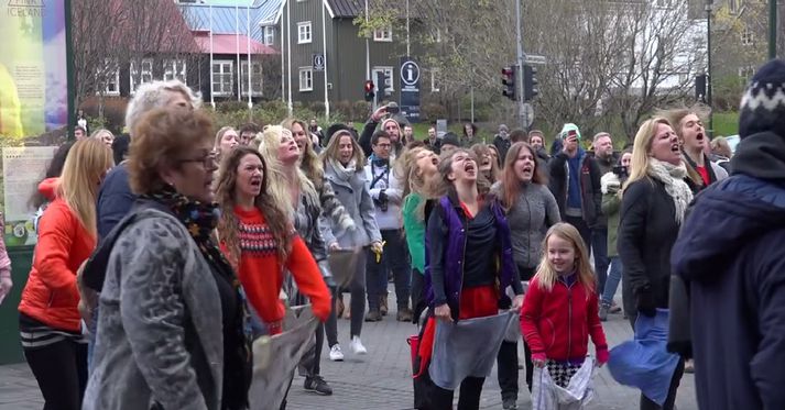 Dansarar Íslenska dansflokksins tóku þátt í verkefninu ásamt fórnarlömbum kynferðisofbeldis en í raun máttu allir þeir sem vildu taka þátt.