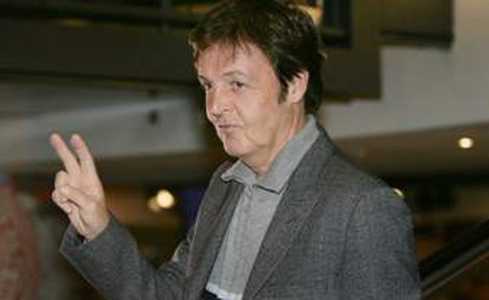 Sir Paul er kominn í samstarf með Starbucks og mun framvegis gefa út á þeirra vegum.