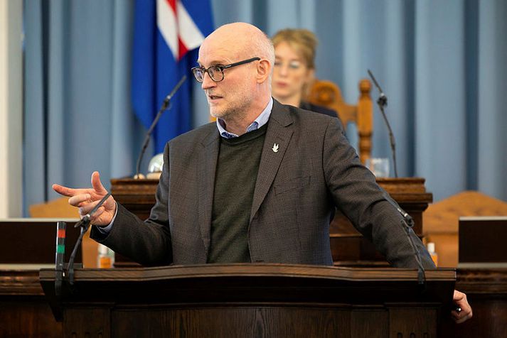 Eyjólfur er þingmaður Flokks fólksins í Norðvesturkjördæmi og samgöngu- og sveitarstjórnarráðherra síðan í desember. 