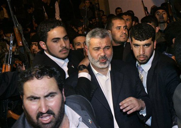 Ismail Haniyeh, forsætisráðherra palestínsku heimastjórnarinnar, var sýnt banatilræði í nótt.