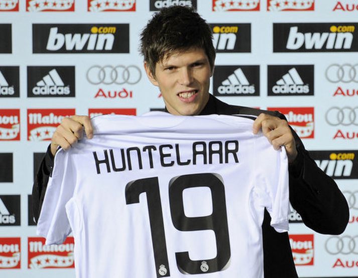 Huntelaar með treyjuna sína í dag.