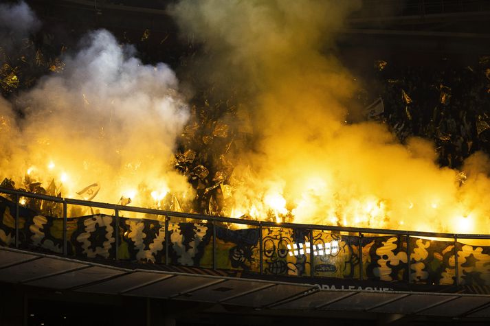 Stuðningsmenn Maccabi Tel Aviv voru með allskyns læti í Amsterdam og fá ekki að ferðast til Istanbúl né Debrecen.