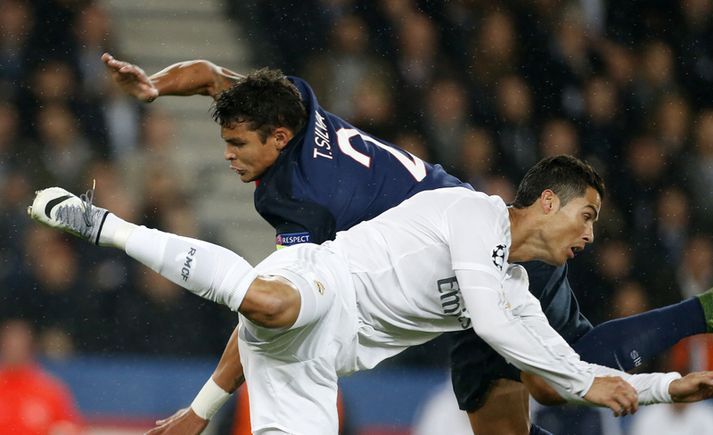 Thiago Silva og Cristiano Ronaldo takast hér á í leiknum í kvöld.