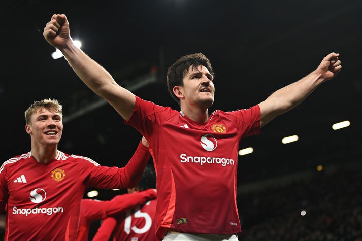 Harry Maguire fagnar sigurmarki sínu fyrir Manchester United í kvöld.