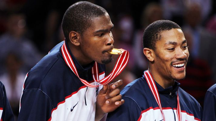 Kevin Durant og Derrick Rose urðu saman heimsmeistarar á síðasta ári.