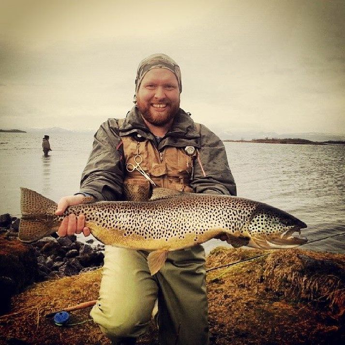 Sigurður Valdimar Steinþórsson með 12 punda urriða úr Þingvallavatni