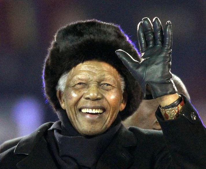 Nelson Mandela virtist frískur á úrslitaleik HM í fótbolta í Suður-Afríku í fyrra.Nordicphotos/AFP