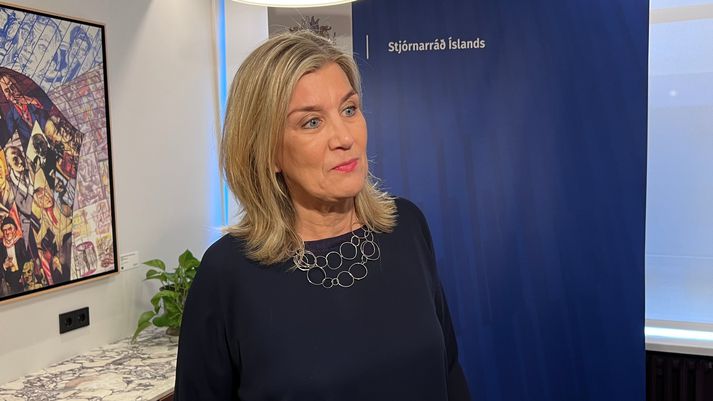 Hanna Katrín tekur nú við atvinnuvegaráðuneytinu.