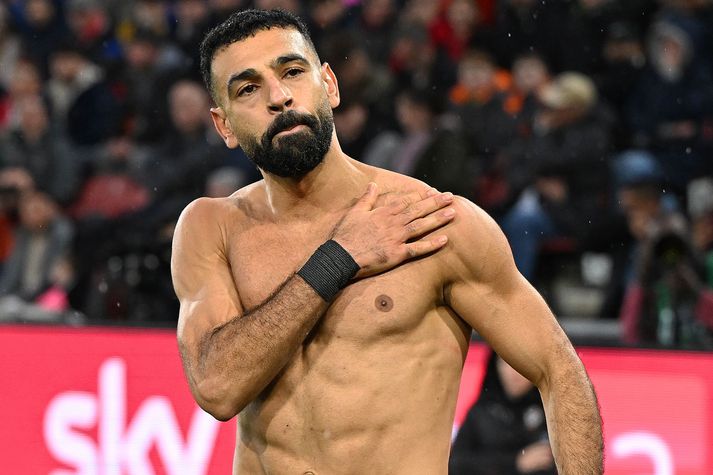 Mohamed Salah skoraði sitt tíunda deildarmark á leiktíðinni og hjálpaði Liverpool að ná átta stiga forystu á toppnum.