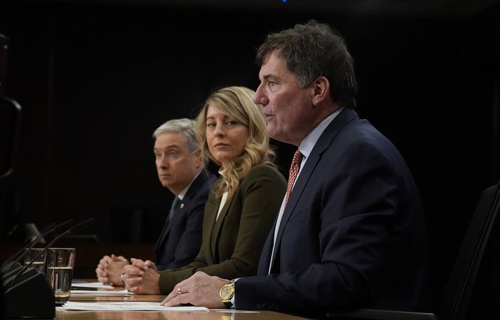 Frá vinstri: Francois-Philippe Champagne nýsköpunar, vísinda- og iðnaðarráðherra, Melanie Joly utanríkisráðherra og Dominic LeBlanc fjármálaráðherra.