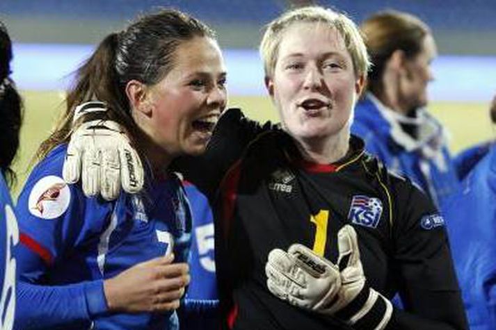 Þóra Björg Helgadóttir og Sara Björk Gunnarsdóttir.