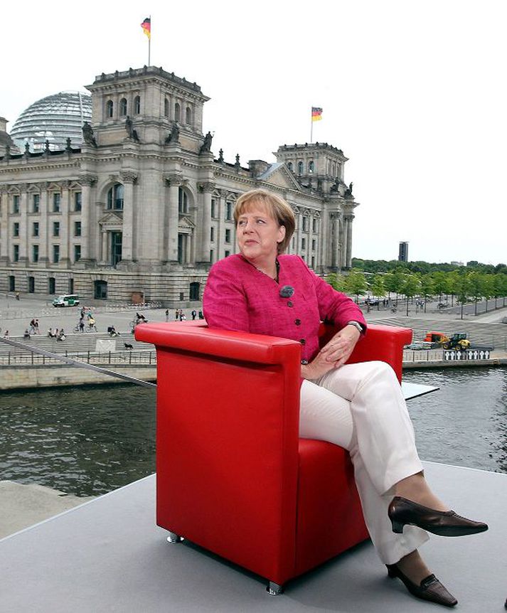 samþætting Der Spiegel segir Merkel vinna því fylgi að breytingar verði gerðar á sáttmála ESB. NordicPhotos/AFP