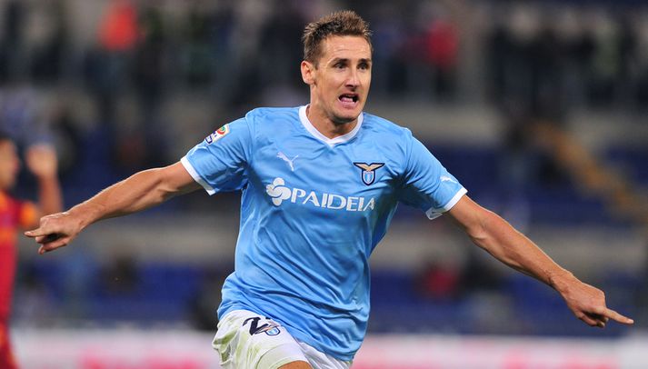 Miroslav Klose fagnar marki í leik með Lazio.