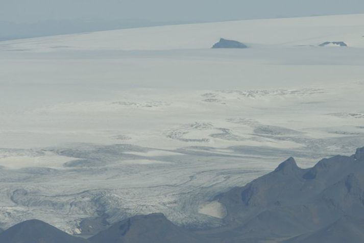 Skjálftahrinan varð í sunnanverðum Langjökli í morgun.