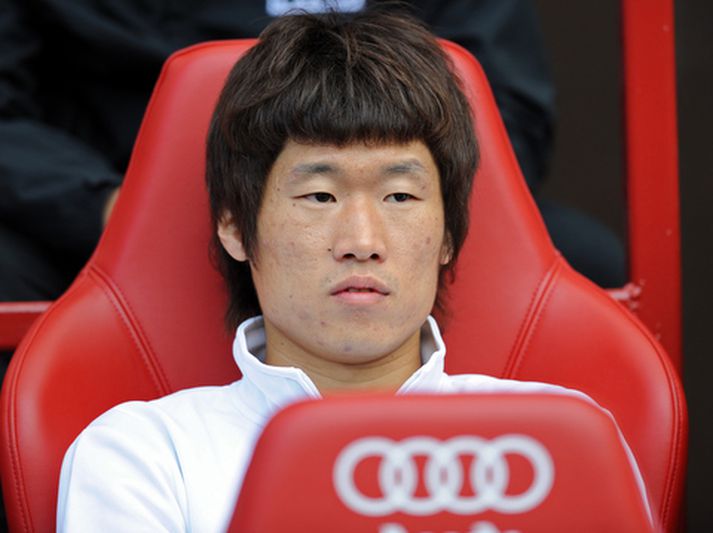 Park Ji-sung liggur veikur heima.