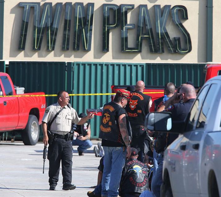 Útibú Twin Peaks í Waco missir rekstrarleyfið vegna skorts á samstarfi við lögreglu.