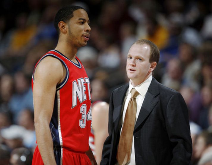 Devin Harris og Lawrence Frank, þjálfari New Jersey, í leiknum í nótt.