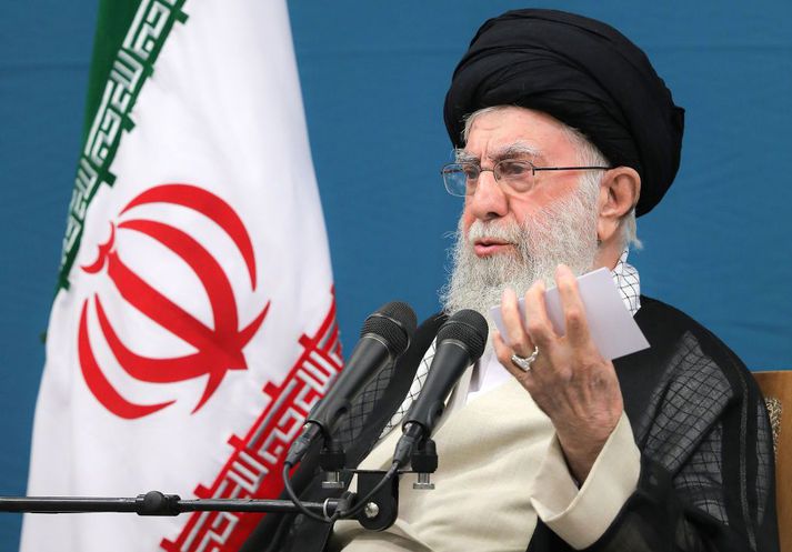 Ali Khamenei, æðsti klerkur Íran, lýsti yfir stuðningi við Hezbollah eftir fall leiðtoga samtakanna í dag.