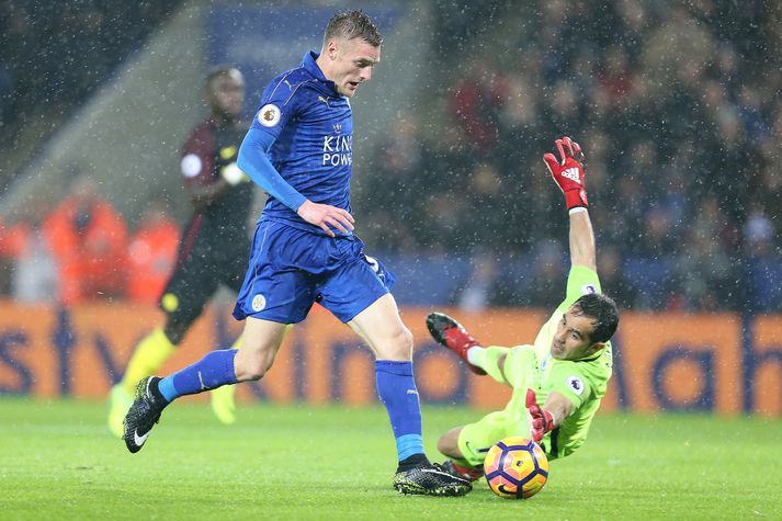 Jamie Vardy vaknaði til lífsins og skoraði þrennu.