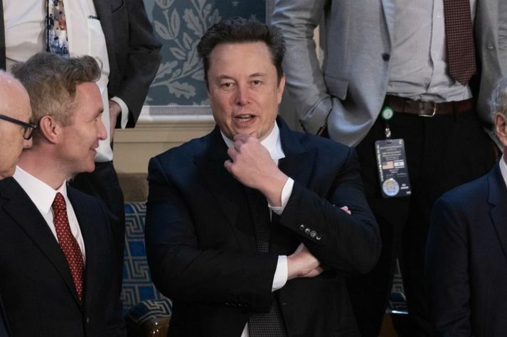 Elon Musk lítur svo á að hann hafi misst barnið sitt þrátt fyrir að Vivian sé sprellilifandi.