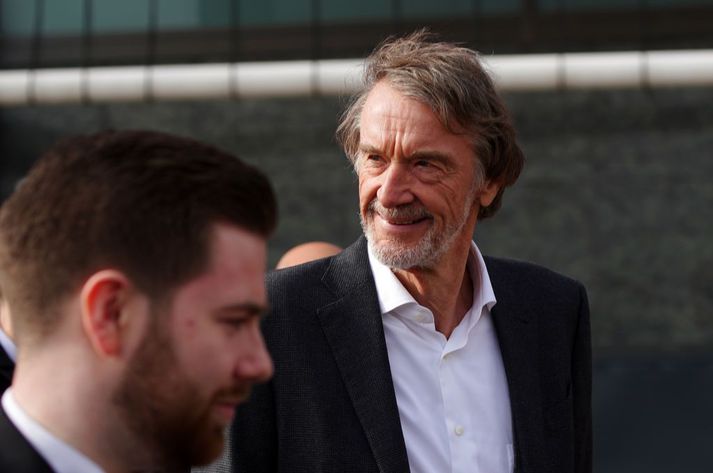 Laxveiðimaðurinn Jim Ratcliffe er að eignast fjórðungshlut í Manchester United og mun sjá um fótboltalegan rekstur félagsins.