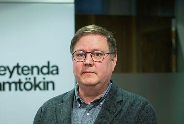 Breki Karlsson formaður Neytendasamtakanna segir Dani og Norðmenn borga miklu minna en Íslendinga fyrir greiðslumiðlun, enda sé innlend greiðslumiðlun í báðum löndum. 