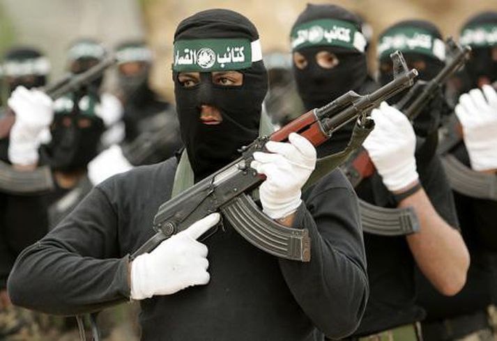 Hamas liðar í skrúðgöngu.