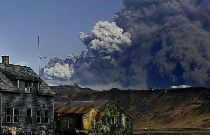 gosið í hámarki Flugumferðarstjórar þurftu að hafa sig alla við þegar flug raskaðist af völdum gossins í Eyjafjallajökli.Fréttablaðið/Pjetur